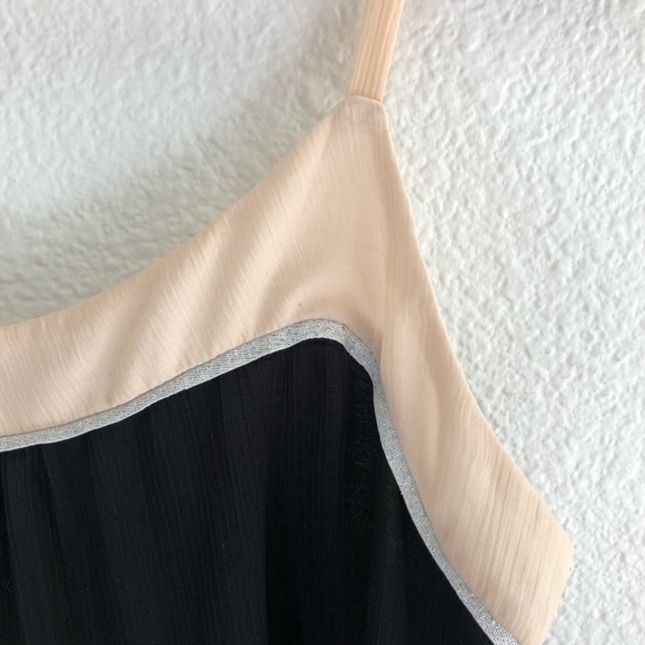 [New York & Company] Flowy Tank Top - Picture 3 of 7